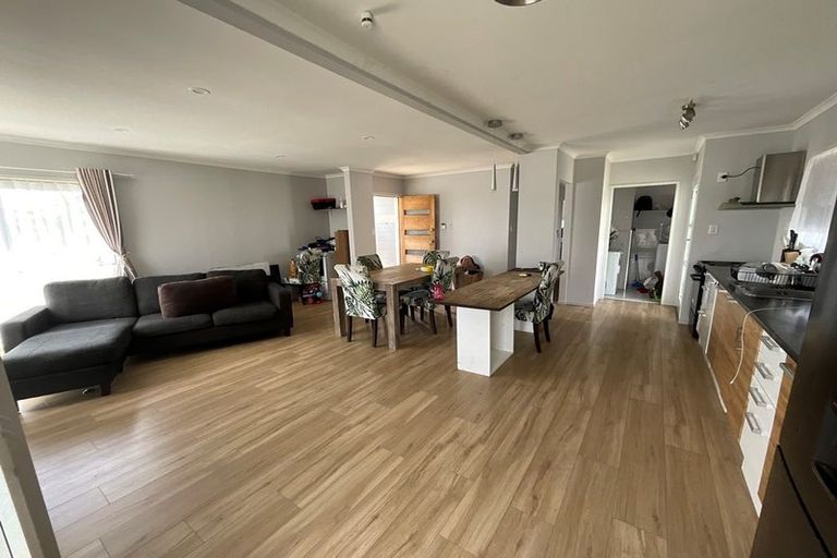 Photo of property in 15 Doone Place, Massey, Auckland, 0614