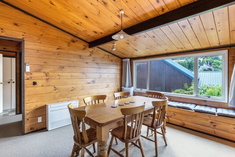 Photo of property in 28 Ewing Grove, Acacia Bay, Taupo, 3330