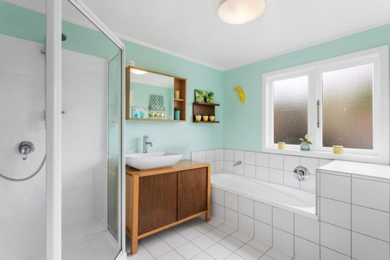 Photo of property in 37 Seaton Road, Murrays Bay, Auckland, 0630