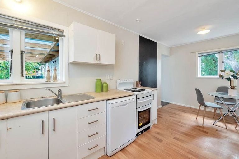 Photo of property in 398 West Coast Road, Glen Eden, Auckland, 0602