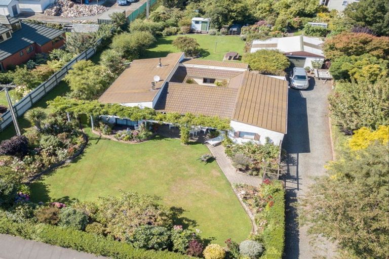 Photo of property in 15 Beaumaris Street, Outram, 9019