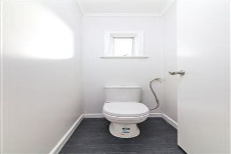 Photo of property in 2 Totara Road, Te Atatu Peninsula, Auckland, 0610