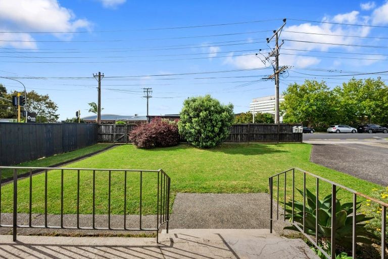 Photo of property in 1/163 Shakespeare Road, Milford, Auckland, 0620