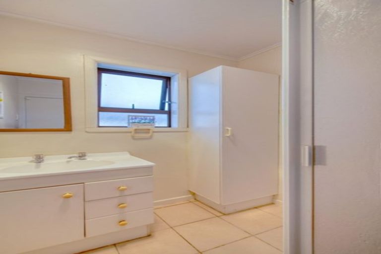 Photo of property in 24 Seddon Avenue, Papatoetoe, Auckland, 2104