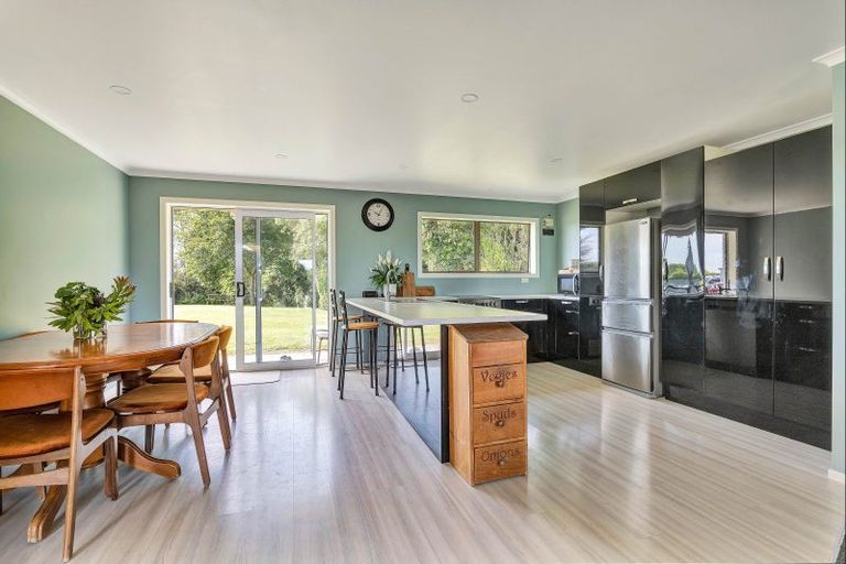 Photo of property in 2062 South Road, Otakeho, Hawera, 4678