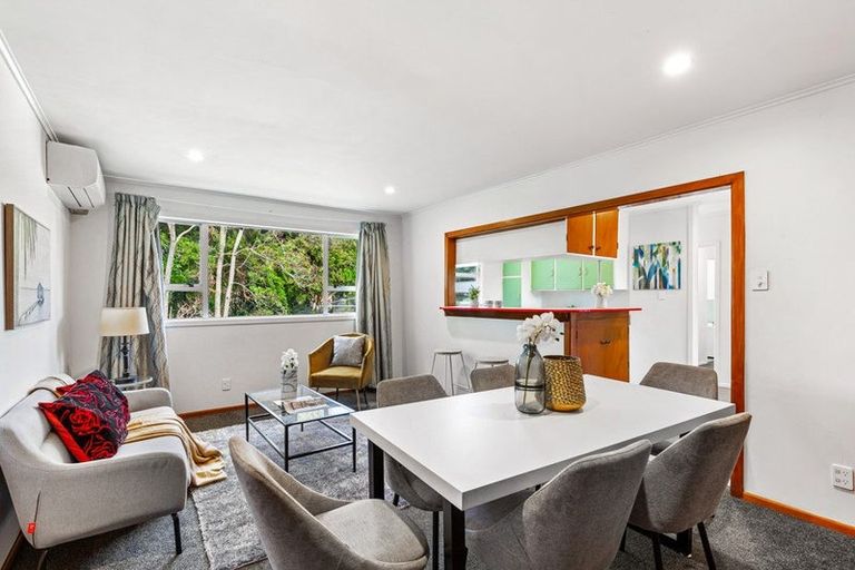 Photo of property in 1 Normandy Place, Henderson, Auckland, 0610