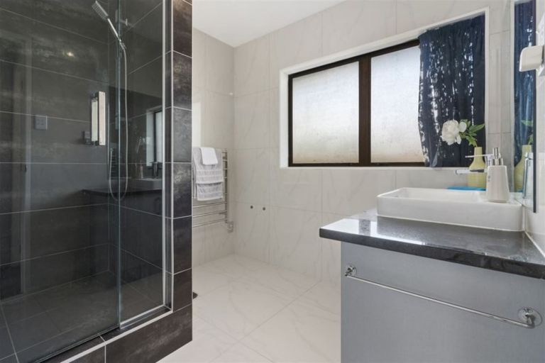 Photo of property in 2/17 Seneca Court, Golflands, Auckland, 2013