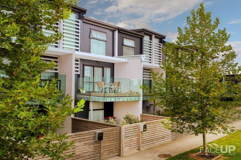 Photo of property in 10 Carder Court, Hobsonville, Auckland, 0618