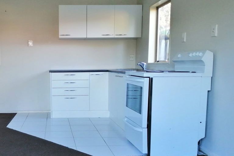 Photo of property in 13 Penruddocke Road, Half Moon Bay, Auckland, 2012