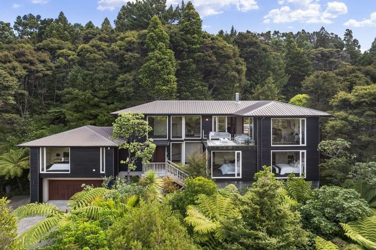 Photo of property in 9 Herrings Cove Place, Titirangi, Auckland, 0604
