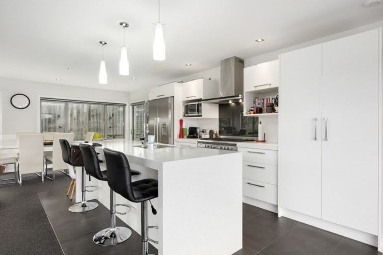 Photo of property in 21 Cosgrove Rise, Riverstone Terraces, Upper Hutt, 5018