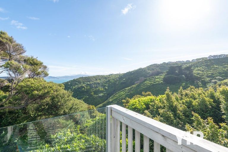 Photo of property in 14 Cromwell Point, Newlands, Wellington, 6037