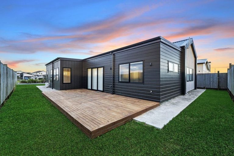 Photo of property in 79 Clarks Beach Road, Clarks Beach, 2122