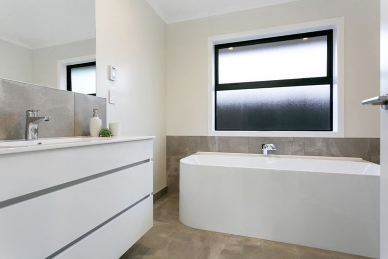 Photo of property in 6 Lewis Way, Cambridge, 3434