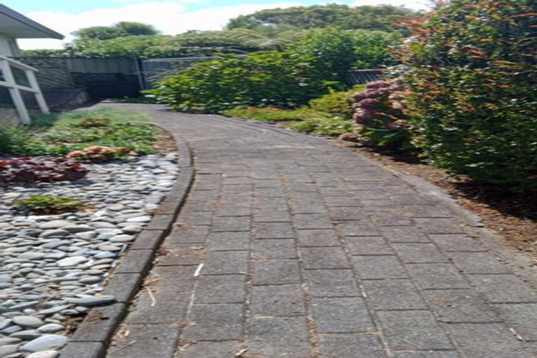 Photo of property in 12 Waimanawa Lane, Waiuku, 2123