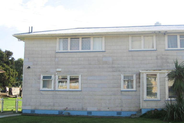 Photo of property in 19-21 Cornwall Crescent, Cannons Creek, Porirua, 5024