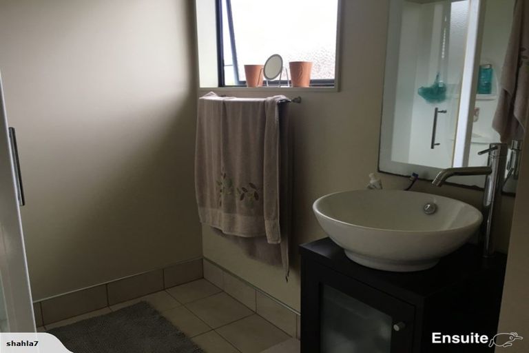 Photo of property in 4 Johnstone Drive, Fitzherbert, Palmerston North, 4410