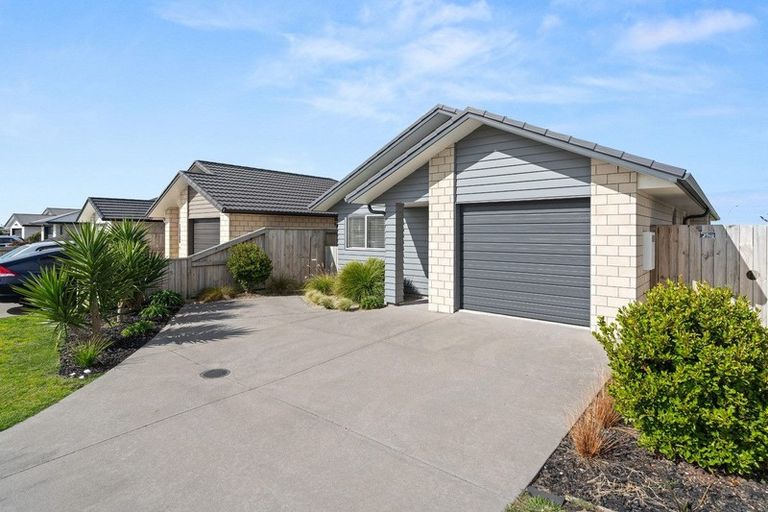 Photo of property in 11 Ponga Place, Papamoa Beach, Papamoa, 3118