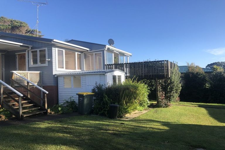 Photo of property in 2 Elgin Place, Red Beach, 0932