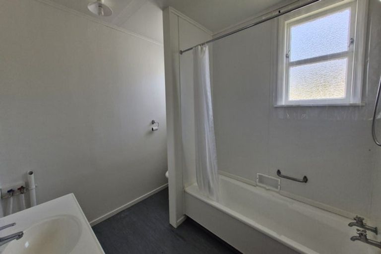 Photo of property in 40 Parenga Street, Wainuiomata, Lower Hutt, 5014