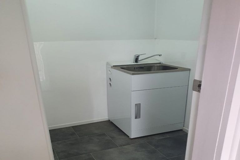 Photo of property in 2/16 South Street, Papakura, 2110