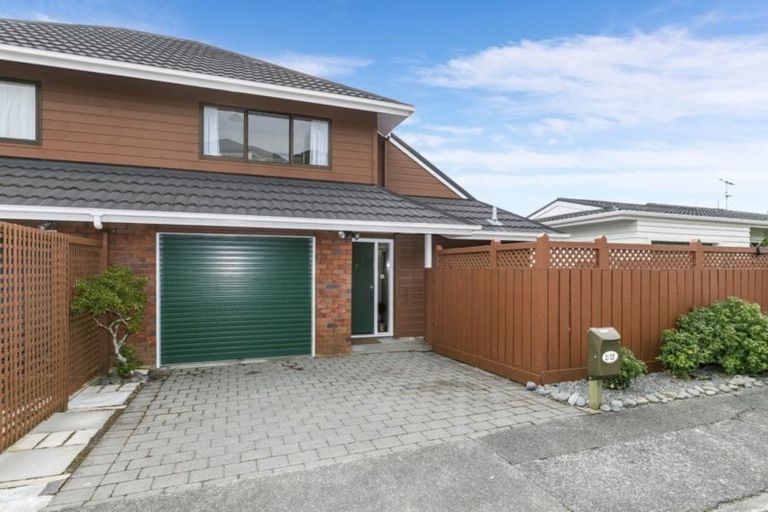 Photo of property in 2/22 Parklands Drive, Karori, Wellington, 6012