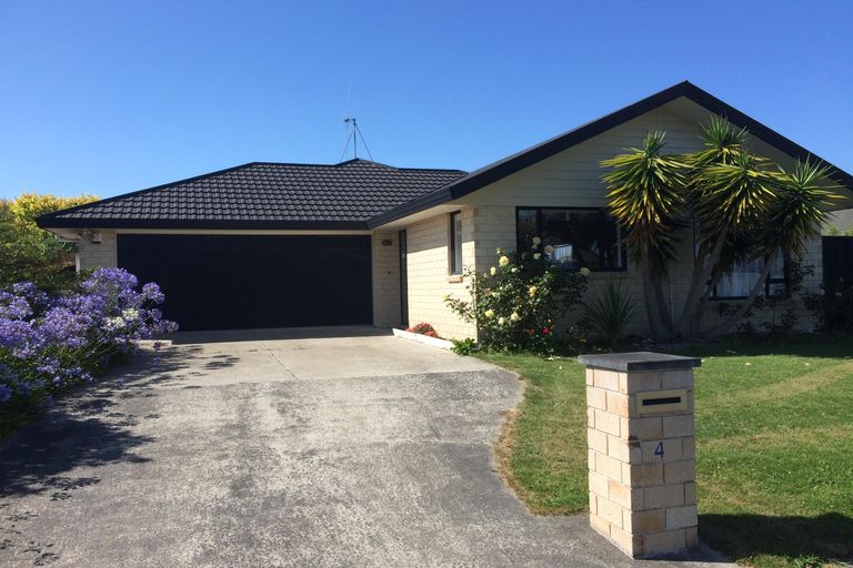 Photo of property in 4 Boston Parade, Kelvin Grove, Palmerston North, 4414