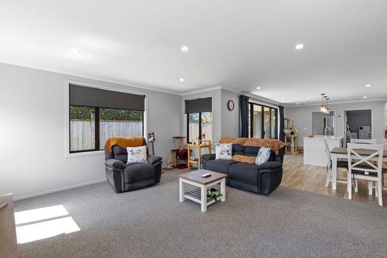 Photo of property in 5 Angus Place, Carterton, 5713