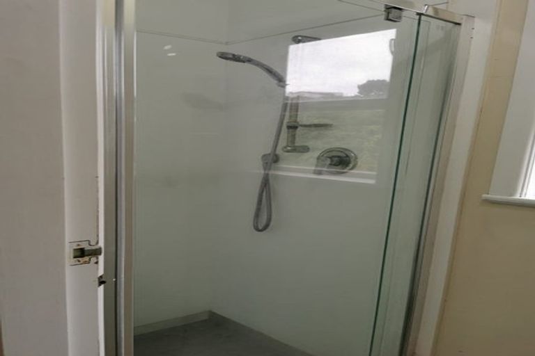 Photo of property in 88 Newlands Road, Newlands, Wellington, 6037