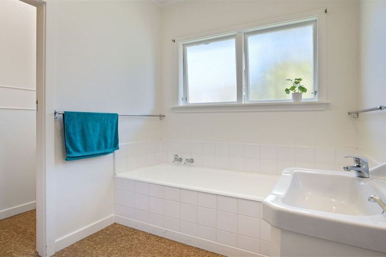 Photo of property in 122 Glandovey Road, Strowan, Christchurch, 8052