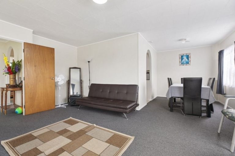 Photo of property in 2/5 Pureora Place, Clendon Park, Auckland, 2103