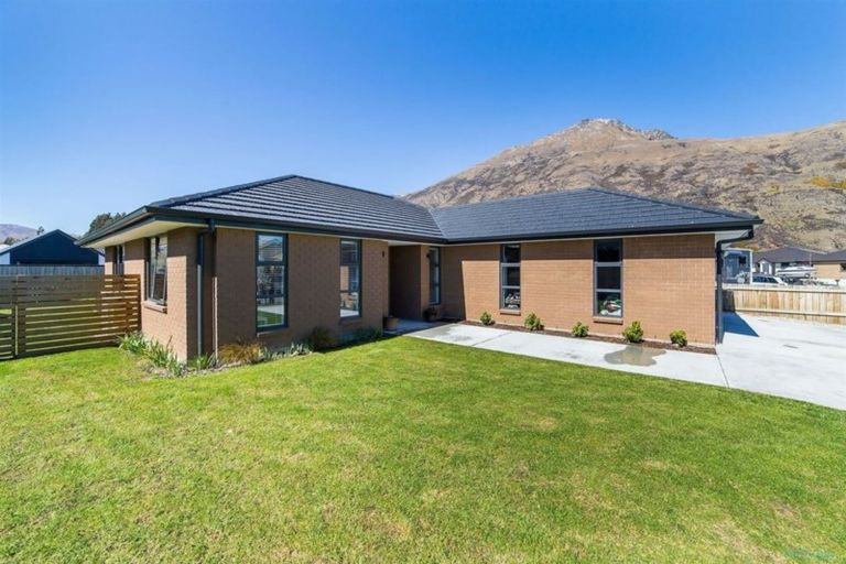 Photo of property in 17 Myles Way, Lower Shotover, Queenstown, 9304