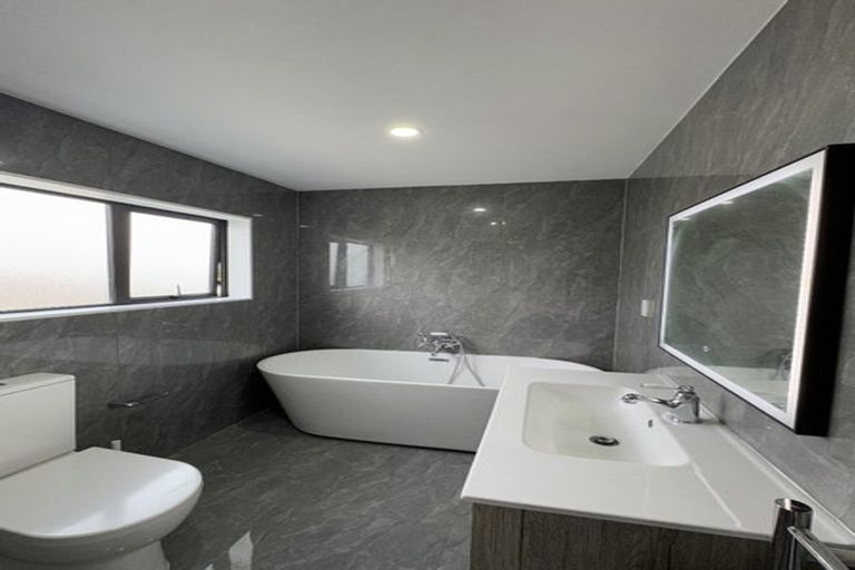 Photo of property in 466a Massey Road, Mangere East, Auckland, 2024