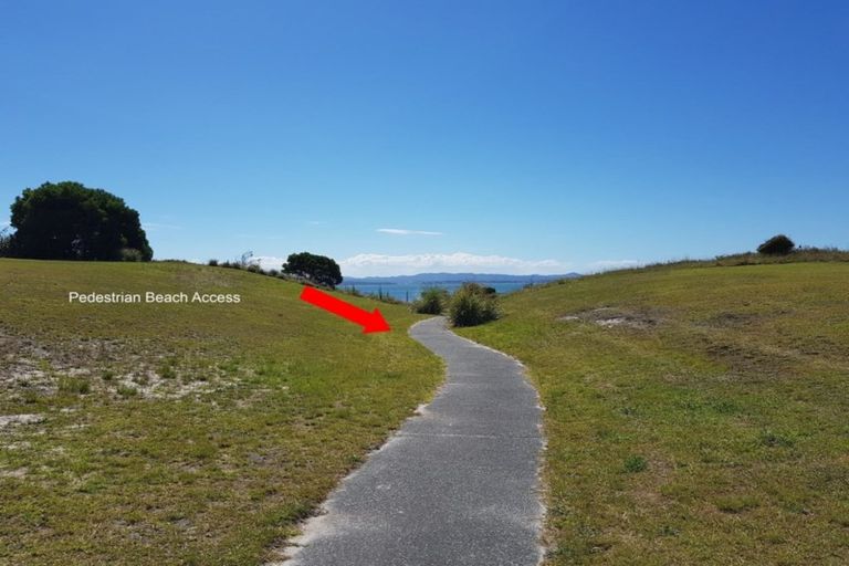 Photo of property in 19 Karoro Road, One Tree Point, 0118