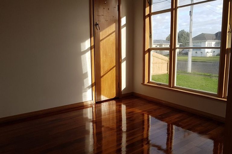 Photo of property in 19 Carlisle Street, Levin, 5510