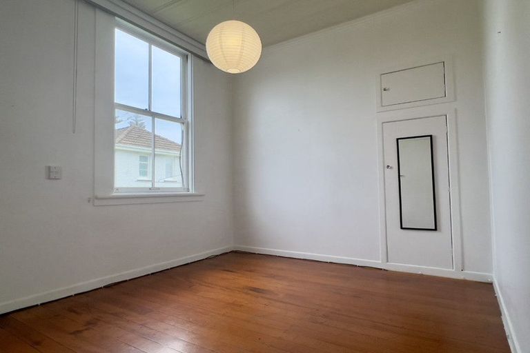 Photo of property in 2 Craig Road, Milford, Auckland, 0620