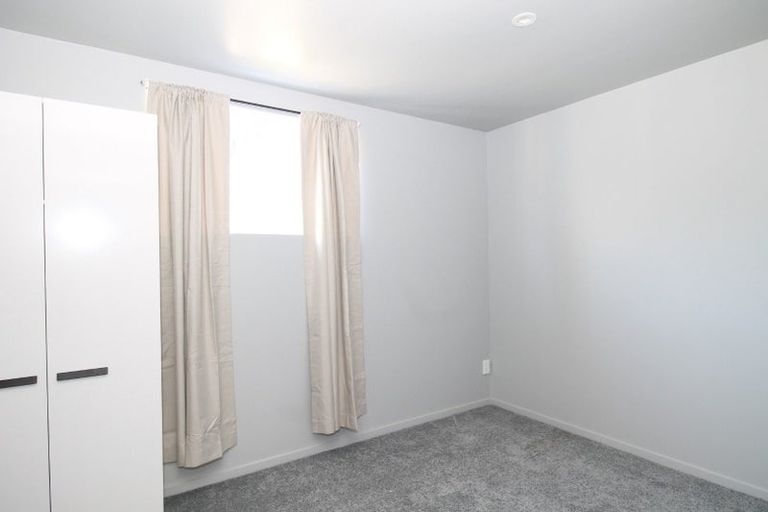 Photo of property in 16 Avonleigh Road, Green Bay, Auckland, 0604