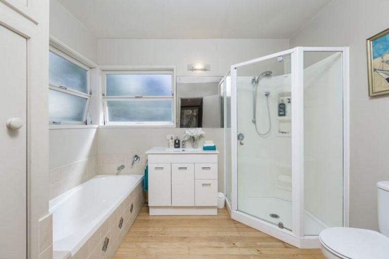 Photo of property in 21a Seaview Road, Castor Bay, Auckland, 0620