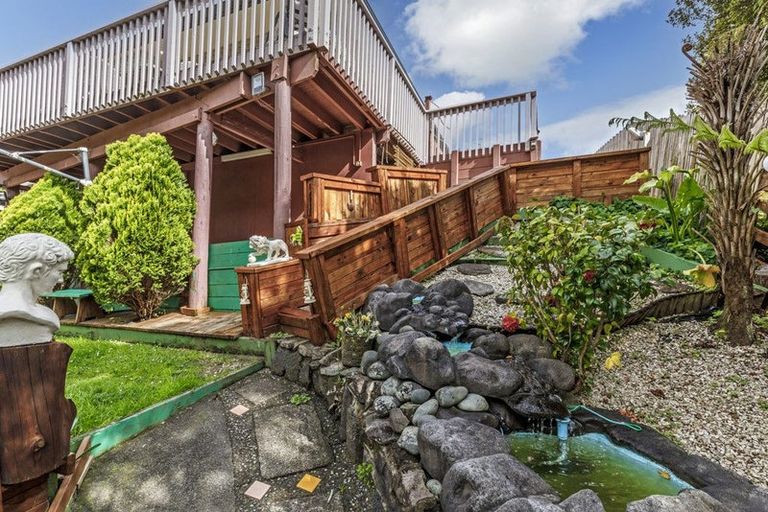 Photo of property in 3 Lincoln Close, Northcross, Auckland, 0630