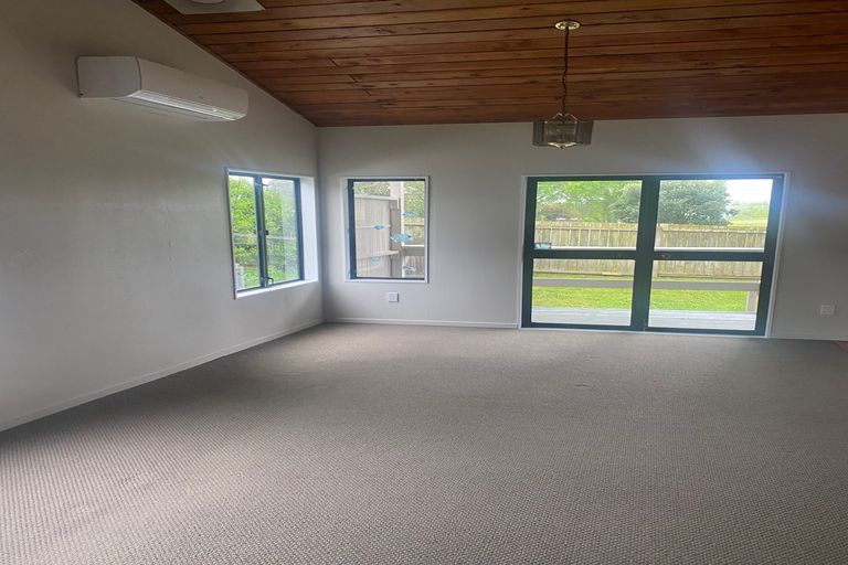 Photo of property in 17 Oakmont Place, Wattle Downs, Auckland, 2103