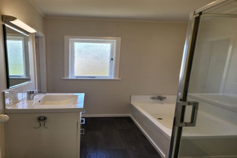 Photo of property in 45 Sylvan Crescent, Te Atatu South, Auckland, 0610