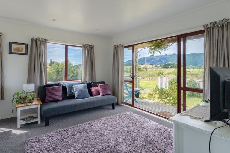 Photo of property in 72 Rutherford Drive, Waikanae Beach, Waikanae, 5036