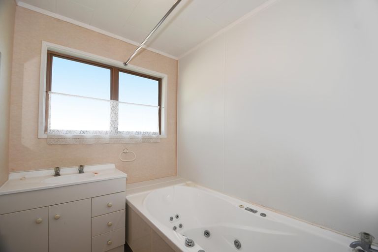 Photo of property in 18 Harbour View Road, Leigh, 0985