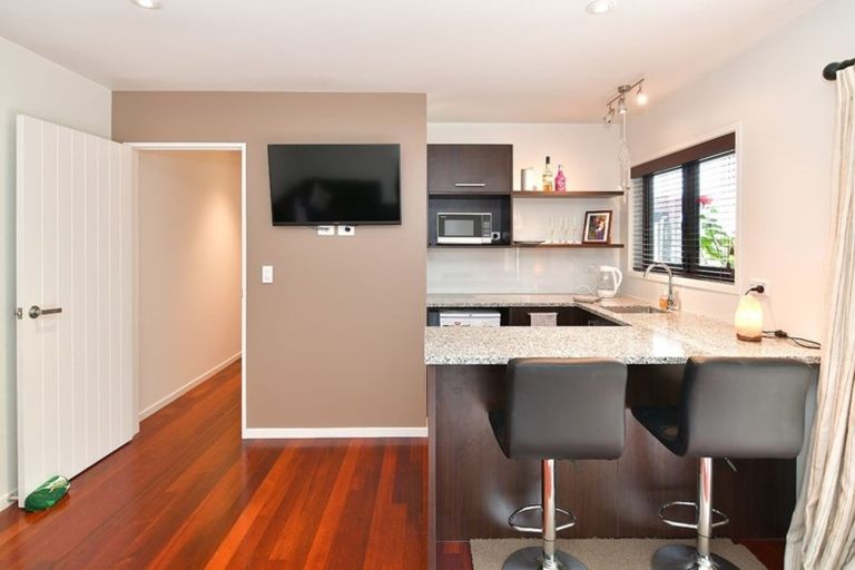 Photo of property in 35 Landvale Court, Browns Bay, Auckland, 0630