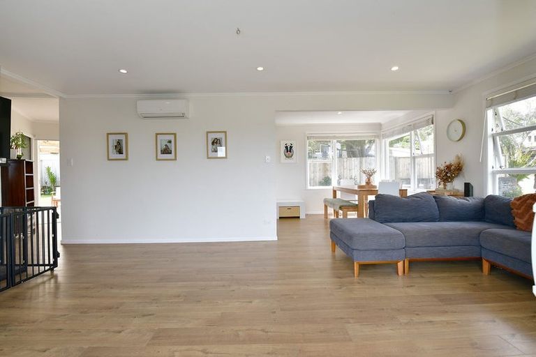 Photo of property in 22 Downer Street, Helensville, 0800