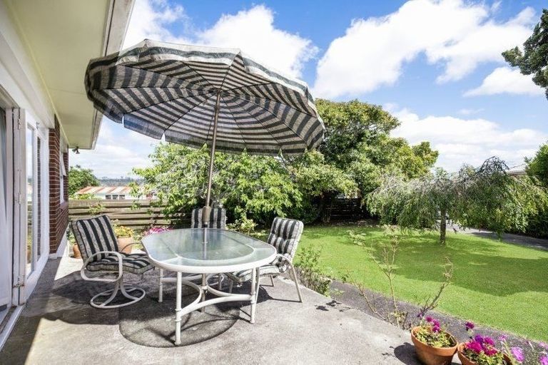 Photo of property in 10 Scanlen Terrace, Kelston, Auckland, 0602