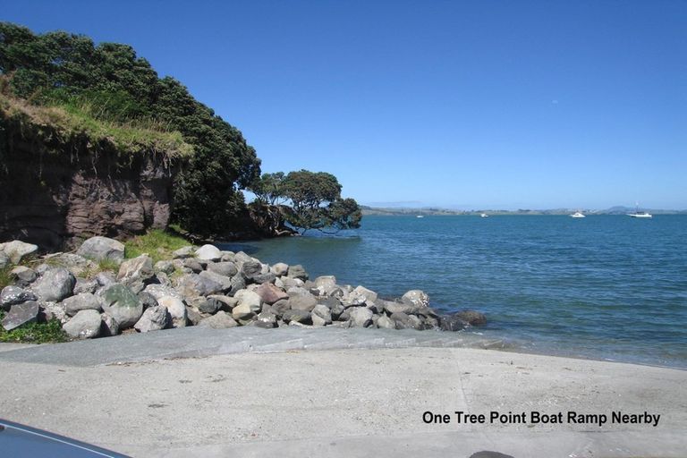 Photo of property in 10 Endeavour Place, One Tree Point, 0118