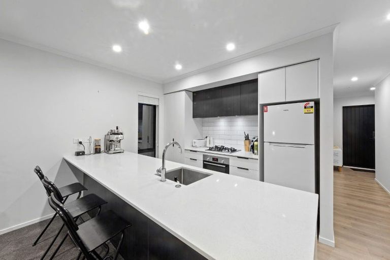 Photo of property in 2 Shortfin Place, Flat Bush, Auckland, 2019