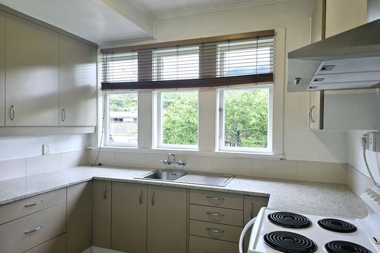 Photo of property in 16 Buller Street, Picton, 7220