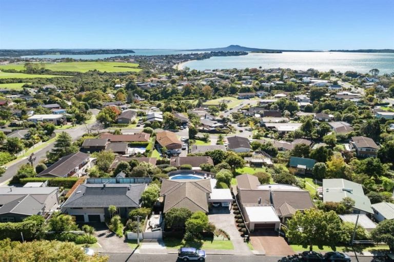 Photo of property in 148 Bleakhouse Road, Mellons Bay, Auckland, 2014